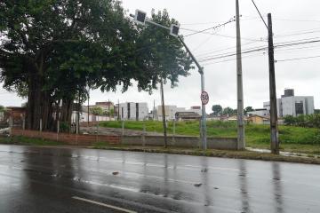 Terreno para alugar no Bairro do Cuiá, ótima oportunidade para você montar o seu negócio!

Características do terreno:
- Terreno com 13 lotes, de frente para quatro ruas.

Apresentamos um terreno único e espaçoso, composto por 13 lotes estrategicamente posicionados, proporcionando frente para quatro ruas distintas. Essa configuração privilegiada oferece inúmeras possibilidades para empreendimentos e negócios, garantindo visibilidade e acessibilidade incomparáveis.

Com dimensões generosas, este terreno amplo possibilita a materialização de diversas ideias, desde empreendimentos residenciais até comerciais. Sua localização estratégica não apenas maximiza a exposição, mas também proporciona conveniência aos futuros ocupantes, com fácil acesso a diferentes pontos da cidade.

Não perca a oportunidade de explorar todo o potencial deste espaço versátil, pronto para se adequar às demandas e expectativas do seu projeto. Agende uma visita e descubra como este terreno exclusivo pode ser o palco ideal para a realização dos seus sonhos.

Marque agora mesmo uma visita!



AGENDE AGORA SUA VISITA
TEIXEIRA DE CARVALHO IMOBILIÁRIA
CRECI 304J - (83) 2106-4545
