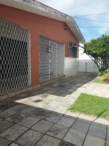 Casa toda solta  no bairro de Tambaúzino, com ótima localização, próximo a hospitais, farmácias, supermercados, faculdades, com fácil acesso as avenidas Epitácio Pessoa e Beira Rio.

Características:

- Terreno 15x35
- Terraço em L
- Sala ampla para dois ambientes
- Posição Sul sendo bem ventilada
- 4 quartos, sendo 3 suítes (uma das suítes com closet)
- Escritório
- WC
- Cozinha ampla com projetados
- Área de serviço
- DCE
- Piscina grande
- Vagas cobertas para 3 carros + 5 descobertas

AGENDE AGORA SUA VISITA
TEIXEIRA DE CARVALHO IMOBILIÁRIA
CRECI 304J - (83) 2106-4545


