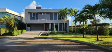 Seu lar em condomínio fechado: Luxo, conforto e segurança!

Caracaterísticas:

- 500 m², terreno;
- 380 m², área construída;
- 02 Pavimentos;
- Sul / Nascente;
- 04 Suítes;
-  Chuveiros e pia da cozinha com aquecimento de água SOLAR
- 01 Closet;
- 01 wc Social; 
- Sala de estar para 03 ambiente c/ pé direito duplo e climatizada 
- Sala de jantar;
- Copa / Cozinha;
- Área de servic?o ampla;
- Quintal isolado e pavimentado com espaço para mini horta 
- DCE;
- Terraço Gourmet;
- Ampla área de apoio às piscinas 
- Piscina adulto e infantil;
- Piscina;
 - 2 Vagas cobertas e
-  2 Vagas descobertas;
- Ampla área de jardim com irrigação e poço de água 

TODOS OS MÓVEIS PLANEJADOS

Condomínio com:

- Piscina adulto e infantil;
- Academia climatizada;
- Salão de festas climatizado;
- Brinquedoteca climatizada;
- Salão de Jogos;
- Quadra poliesportiva;
- Quadra de Tênis;
- Churrasqueira;
- Sauna;
- Gás encanado;
- Guarita 24 horas;
- Ruas pavimentadas com intertravados;
- Condomínio com apenas 77 casas;
- Fiação toda subterrânea;
- Ampla Área verde ;
- Possui lago artificial;
- Gerador de energia e energia solar nas áreas comuns;

AGENDE AGORA SUA VISITA
TEIXEIRA DE CARVALHO IMOBILIÁRIA
CRECI 304J - (83) 2106-4545

