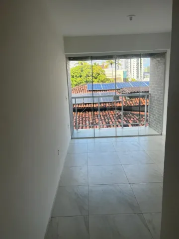 Apartamento NOVO, localizado no bairro dos Estados, próximo a hospitais, farmácias, clinícas, clinícas veterinárias, Bancos, supermercados e fácio acesso a Av. Epitácio Pessoa.

Características:

- 55m²
- Varanda
- Sala de estar/jantar
- 02 quartos, sendo 01 suíte
- Cozinha 
- Área de serviço
- Uma vaga de garagem
- Posição?
** Valor do condomínio a ser definido, pois o prédio é novo.

O prédio possui:

- Piscina
- Salão de festas
- Churraqueira

AGENDE AGORA SUA VISITA
TEIXEIRA DE CARVALHO IMOBILIÁRIA
CRECI 304J - (83) 2106-4545